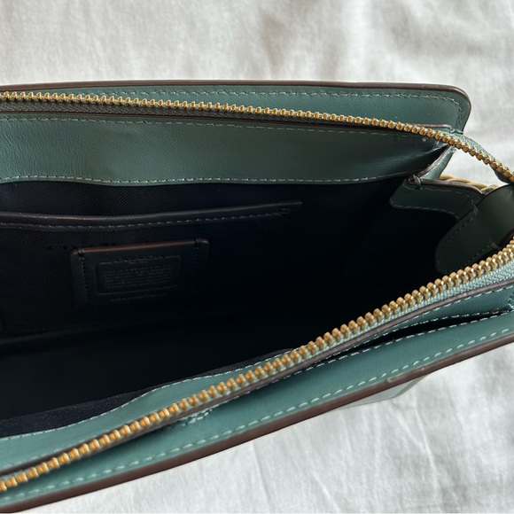 Small Leather Coach handbag shoulder bag - Picture 6 of 11